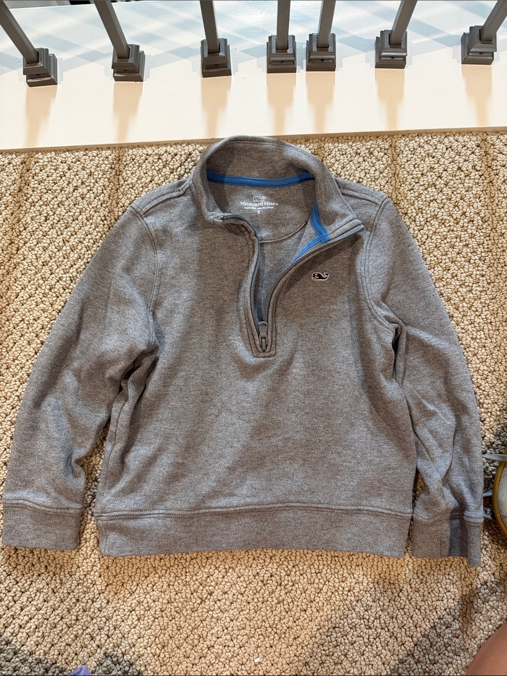 Vineyard Vines Men's Heather Gray Quarter-Zip Pullover with Blue Trim